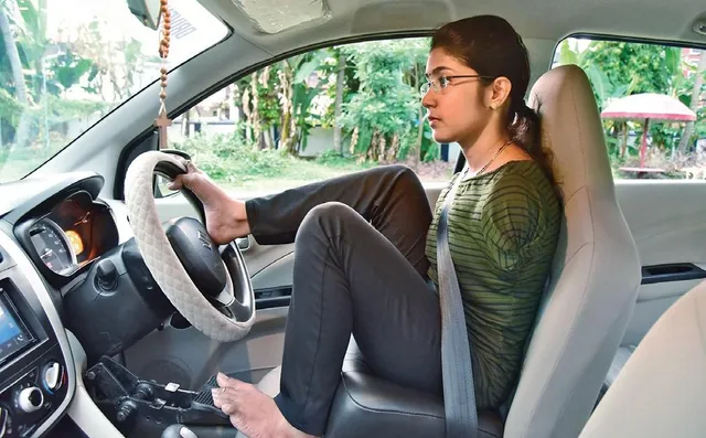 ଚର୍ଚ୍ଚାରେ ଜୁଲିମୋଲଙ୍କ ସଂଘର୍ଷ କାହାଣୀ ; ପ୍ରଥମ ଦିବ୍ୟାଙ୍ଗ ମହିଳା ଡ୍ରାଇଭର ଭାବେ ପାଇଲେ ଡ୍ରାଇଭିଙ୍ଗ ଲାଇସେନ୍ସ