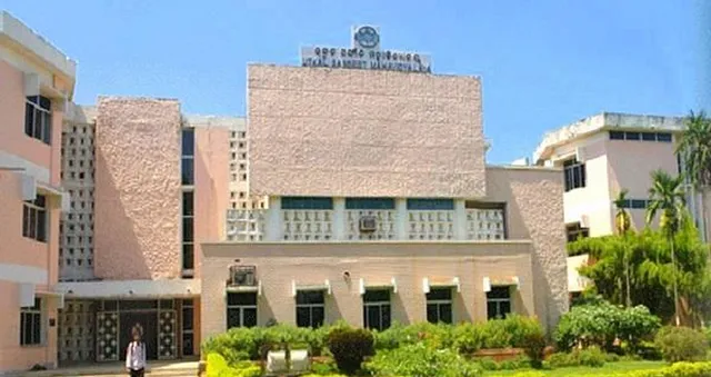 ଉତ୍କଳ ସଙ୍ଗୀତ ମହାବିଦ୍ୟାଳୟ ନାଁରେ ସଙ୍ଗୀନ ଅଭିଯୋଗ । ସାର୍ଟିଫିକେଟ୍ ପ୍ରଦାନ ପାଇଁ ନେଉଛନ୍ତି ଅଧିକ ଟଙ୍କା ।