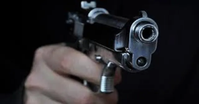 ପୁଣି ଅଶାନ୍ତ ରାଜଧାନୀ : ବଡ଼ଗଡ ଥାନା ଅଞ୍ଚଳରେ ଫୁଟିଲା ଗୁଳି, ବୁଲିଲା ଖଣ୍ଡା, ଅସାମାଜିକ ଯୁବକଙ୍କ ଆତଙ୍କରାଜ ।