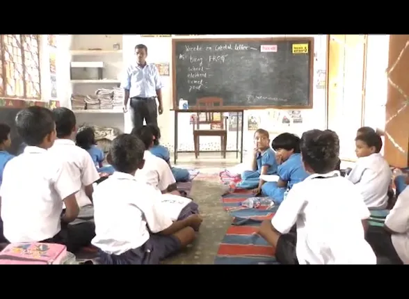 ଗୋଟିଏ କୋଠରୀରେ ପଢୁଛନ୍ତି ୩ଟି ଶ୍ରେଣୀର ଛାତ୍ରଛାତ୍ରୀ ; କେମିତି ପାଠ ପଢାଉଛନ୍ତି ଶିକ୍ଷକ?