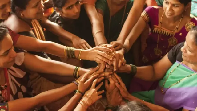 ମହିଳା ସଶକ୍ତିକରଣକୁ ନେଇ କେନ୍ଦ୍ର ସରକାରଙ୍କ ନୂଆ ଯୋଜନା ‘ସ୍ତ୍ରୀ’: ଗ୍ରାମୀଣ ମହିଳାଙ୍କୁ ଏବେ ମିଳିବ ଇଲେକ୍ଟ୍ରିକ ସାଇକେଲ ।