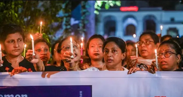 ତେଜୁଛି କୋଲକାତା ନିଆଁ; ଟ୍ରେନି ଡାକ୍ତରଙ୍କୁ ଦୁଷ୍କର୍ମ ଓ ହତ୍ୟା ଘଟଣାରେ ୨୪ ଘଣ୍ଟିଆ ଧର୍ମଘଟ ଆହ୍ୱାନ ଦେଲେ ଭାରତୀୟ ମେଡିକାଲ ସଂଘ