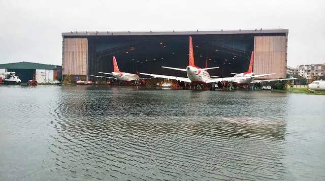 କୋଲକାତା ବିମାନବନ୍ଦରରେ ଲହଡି ଭାଙ୍ଗୁଛି ପାଣି । ବିମାନ ଯାତ୍ରା ପ୍ରଭାବିତ