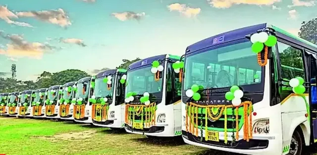 ପୁରୀରେ ୩୫ ଇ-ବସ୍ ଖତ ଖାଇବା ଘଟଣାରେ ମୁହଁ ଖୋଲିଲେ ଜିଲ୍ଲାପାଳ ; କହିଲେ, ଚାର୍ଜିଂ ଷ୍ଟେସନ ନଥିବାରୁ ଚାଲୁନି ଇ-ବସ୍, ଶୀଘ୍ର ହେବ ବନ୍ଦୋବସ୍ତ