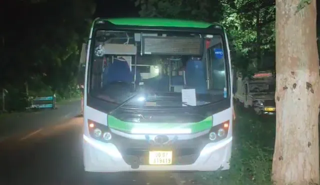 ବସ୍ ରୋକିବାକୁ ନେଇ ଛୁରାମାଡ : ଡ୍ରାଇଭରଙ୍କୁ ଛୁରାମାଡ କରି ଫେରାର ତିନି ଯୁବକ,