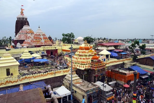 ପୂଜା ପାଉନାହାଁନ୍ତି ରତ୍ନଭଣ୍ଡାର ମହାଲକ୍ଷ୍ମୀଙ୍କ ସୁବର୍ଣ୍ଣ ପ୍ରତିମା ! ପୂଜାପଣ୍ଡା ଓ ମୁକ୍ତିମଣ୍ଡପ ବ୍ରାହ୍ମଣଙ୍କ ମଧ୍ୟରେ ବିବାଦ ଯୋଗୁଁ ମା’ ଅପୂଜା ରହିଥିବା ଅଭିଯୋଗ