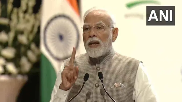 modi-hand-mic