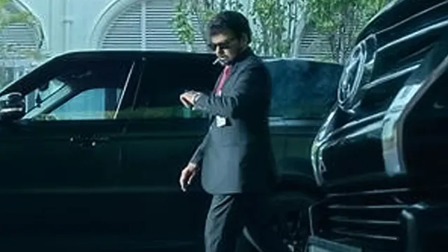 Ban on negative reviews; the film crew takes a drastic decision!