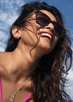/idhalgal/cinikkuttu/shreya-hot