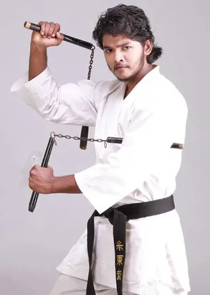 /idhalgal/cinikkuttu/do-not-even-have-rope-hero-hero