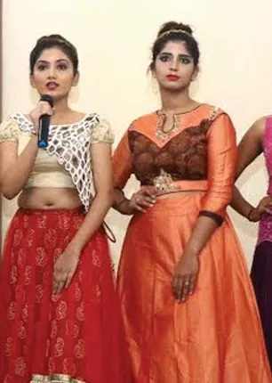 /idhalgal/cinikkuttu/actresses-and-some-police