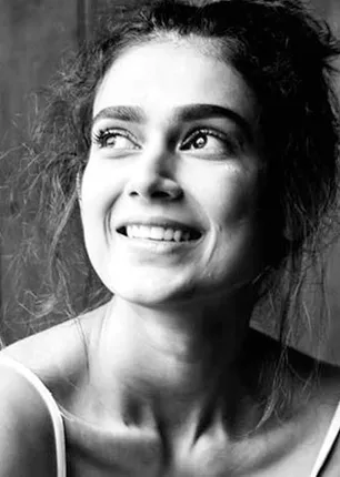 /idhalgal/cinikkuttu/glamurna-double-ok-agansha-singh