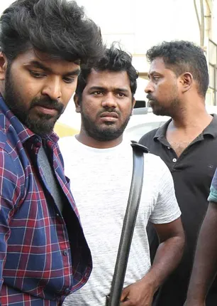 /idhalgal/cinikkuttu/breaking-news