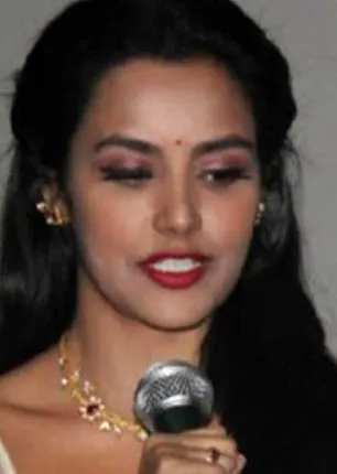 /idhalgal/cinikkuttu/thaladiwali-me-next-year-priya-anand