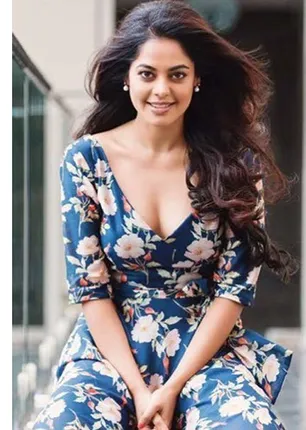 /idhalgal/cinikkuttu/bindu-madhavis-dedication-flexible-director