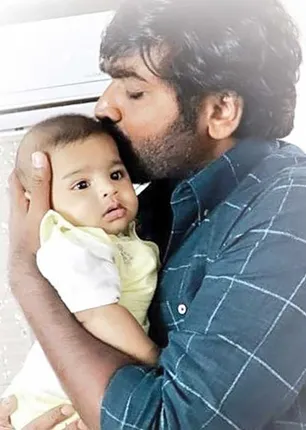/idhalgal/cinikkuttu/vijay-sethupathi-fans-pongal