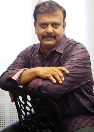 /idhalgal/eniya-utayam/writing-has-power-change-society-interview-poet-atmarthi-pon-kumar
