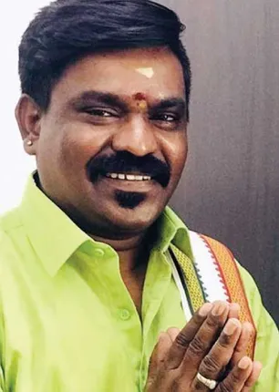 /idhalgal/eniya-utayam/country-singer-velmurugans-journey-my-singing-carriage-19