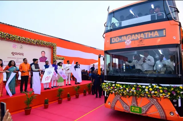 DOUBLE DECKER FLAGGED OFF