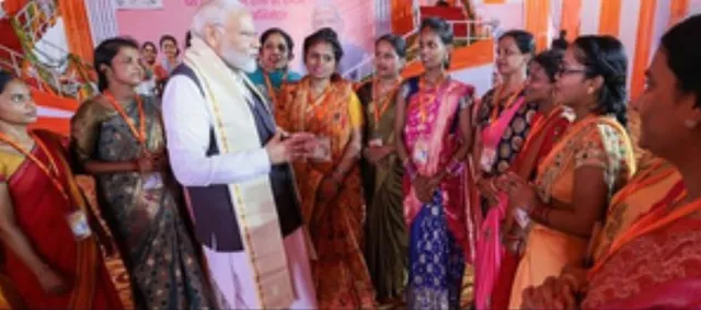 modi with women