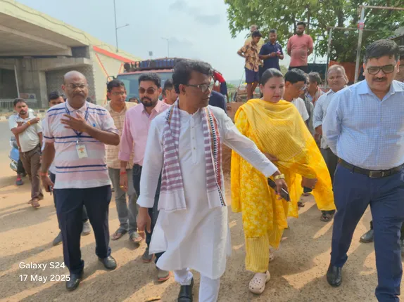 Labour Minister visits labour haat