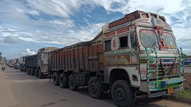 truck mishap dhenkanal