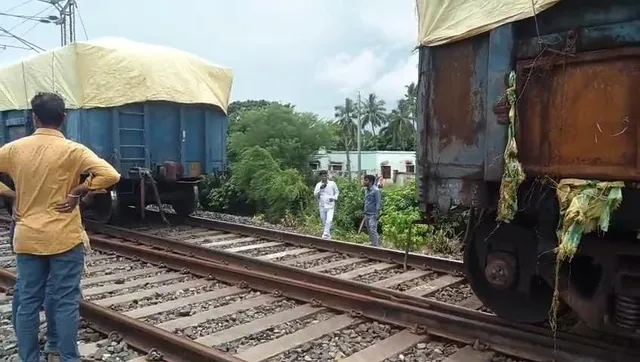 decoupling of goods train