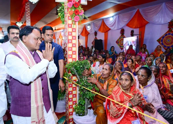 habisyali with CM Majhi