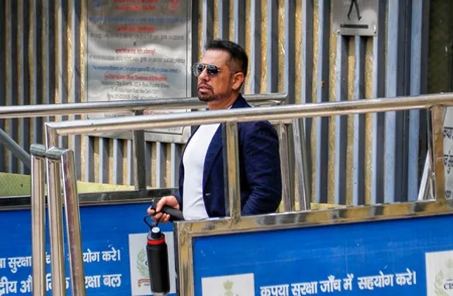 ROBERT VADRA