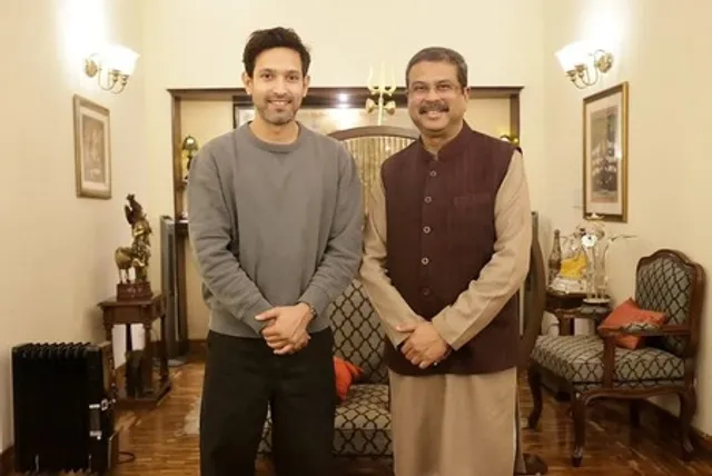 vikrant massey with dharmendra