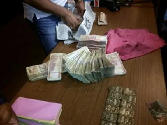 Odisha cops seize over Rs 30 lakh from a car