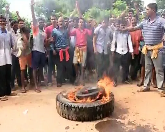 Locals clash with cops over dumping yard on Odisha capital outskirts
