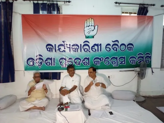 Srikant-Narasingha spar mars Odisha Congress executive meet
