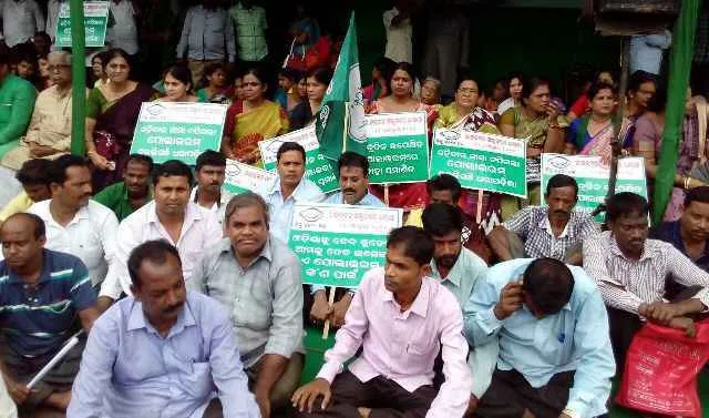 Polavaram row: BJD stages dharna in front of Odisha Raj Bhawan