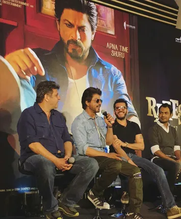 SRK looks intense, powerful yet romantic in 'Raees' trailer