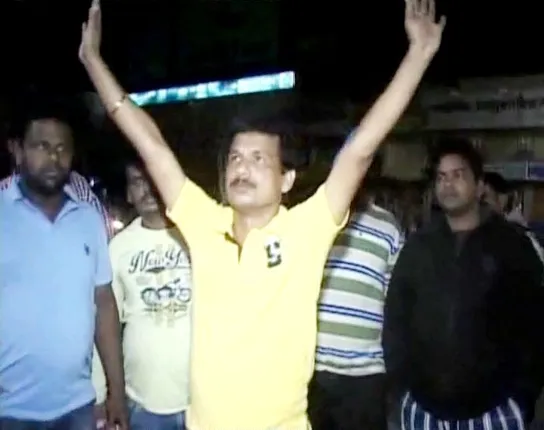 Papu apologises in front of Shree Jagannath Temple in Odisha's Puri