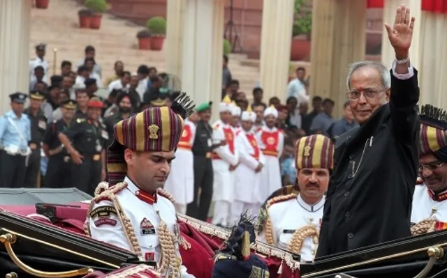 President uses buggy to arrive at Parliament