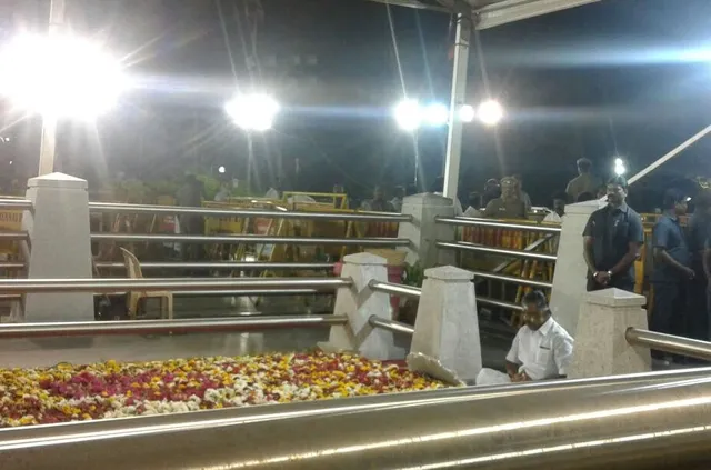 Panneerselvam meditates at Jayalalithaa memorial