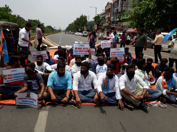 ITER placement, CBSE results row: Students’ Cong tries to gherao Odisha CM's res