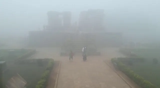 Odisha capital covered in dense fog; vehicular traffic hit