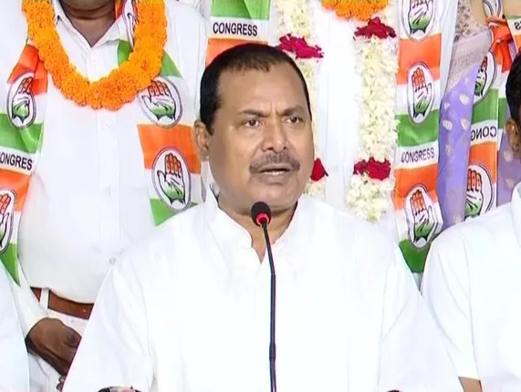 Ink thrown at Odisha Congress chief Sarat Pattanayak