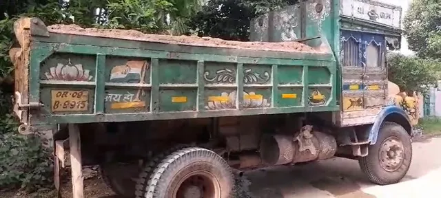 Bhubaneswar: Retd bank employee dies as truck hits him near Kala Bhoomi in Pokhariput