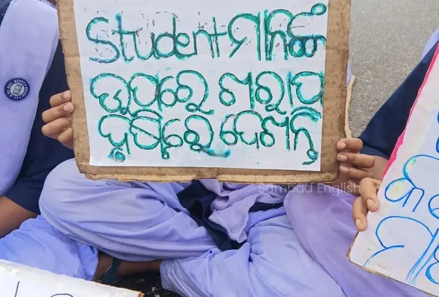 Sexual harassment slur on headmaster as girl students block road in Odisha's Sundargarh