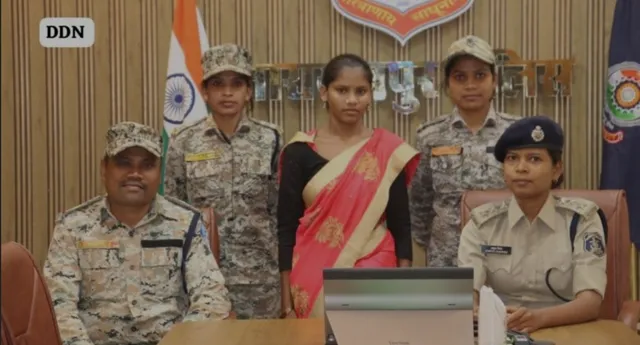 Mkg mahila naxal surrender