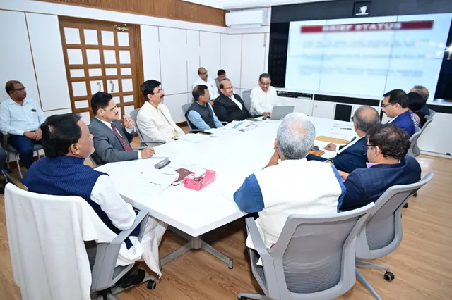 Meeting on development work. 