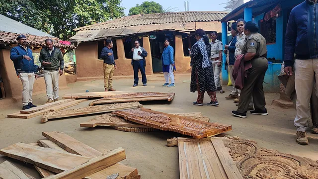 15 lakh rupees worth of wooden trunks and household goods seized