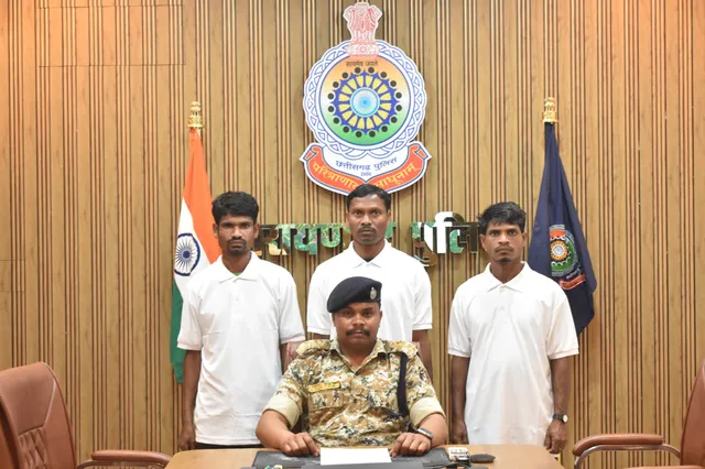 3 naxals surrender in police