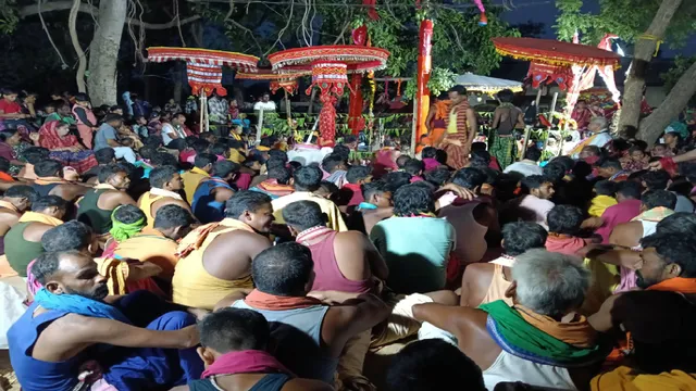 Baba pashishwar's Chaitra Danda Yatra begins from Charishambhu Peetha, Thakur enters temple