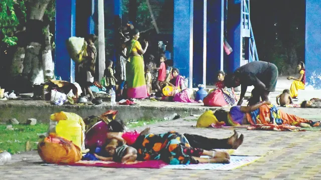 Theft by day, footpath encroachment by night: Ring Road is the permanent address of nomads