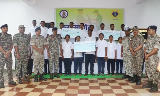 Mkg 66 naxal surrendeer (1)